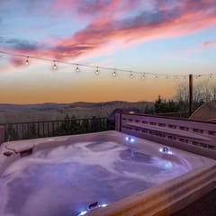 Sunrise Sanctuary |Modern Yurt w/ Hot Tub, Stargazing Loft & Mountain Views