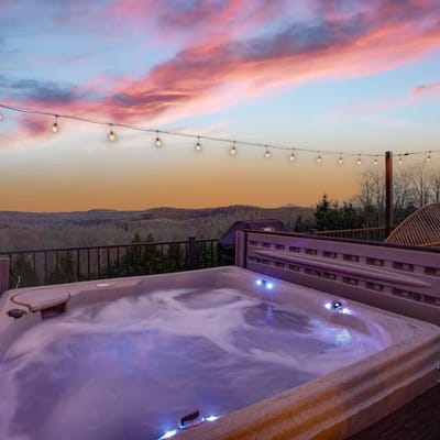 Horizon Hideout | Hot Tub, Mountain Views, Nature Escape