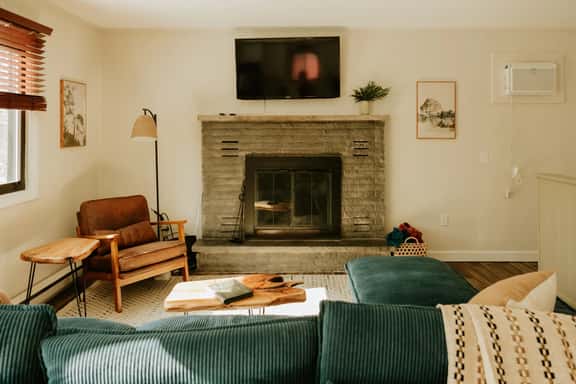 Fox Hollow Retreat | Sleeps 11 | Close to Raceway - Image 1